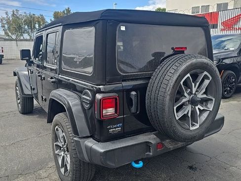 Used 2024 Jeep Wrangler Unlimited w/ Convenience Group AWD/4WD image 3