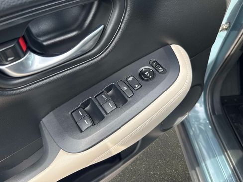 Certified 2025 Honda HR-V LX image 17