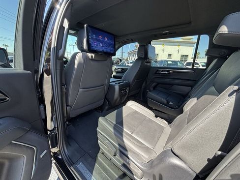 Used 2025 Chevrolet Suburban Z71 w/ Z71 Off-Road Package AWD/4WD image 14
