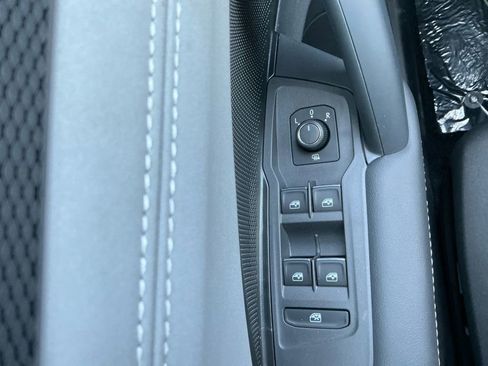 New 2025 Volkswagen Tiguan SE image 22