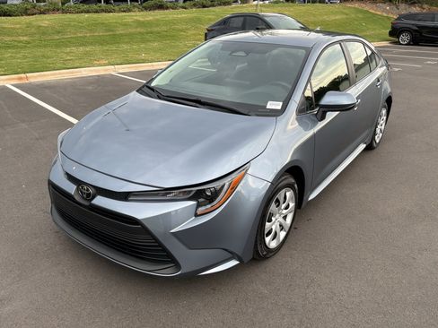 Used 2026 Toyota Corolla LE FWD image 5