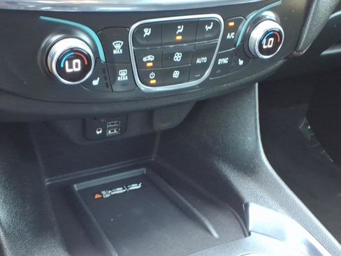 Used 2023 Chevrolet Traverse RS AWD/4WD image 18