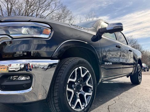 Used 2025 RAM 1500 Laramie AWD/4WD image 3