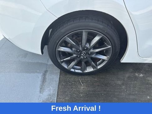 Used 2018 MAZDA MAZDA3 Touring image 22