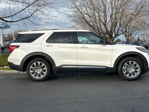 Certified 2025 Ford Explorer Platinum image 8
