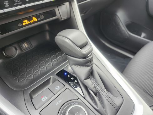 Used 2025 Toyota RAV4 LE AWD/4WD image 30