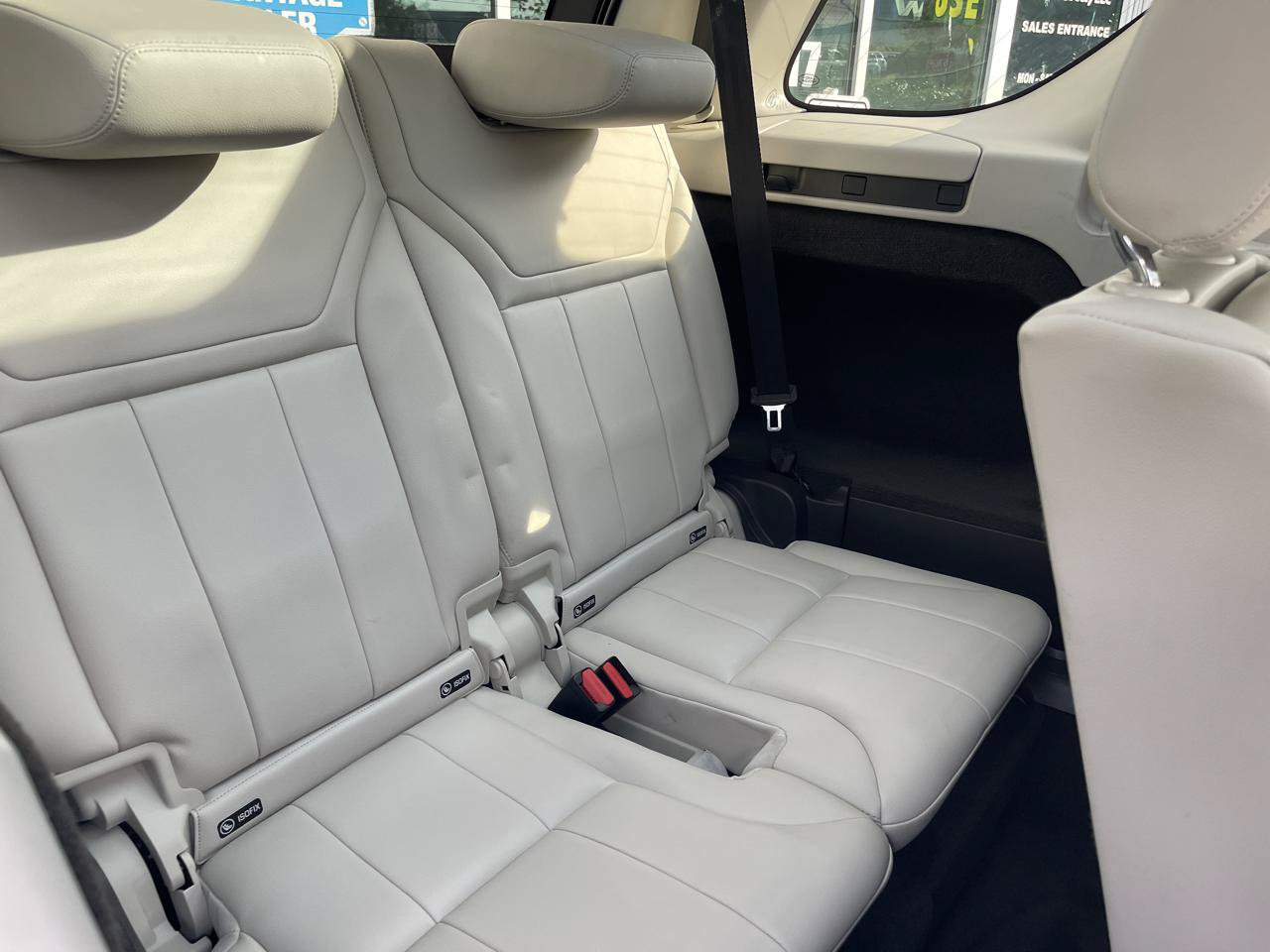 Used 2017 Land Rover Discovery HSE AWD/4WD image 37