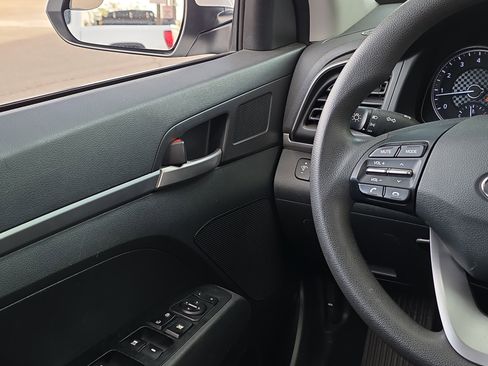 Used 2019 Hyundai Elantra SE w/ Cargo Package image 25