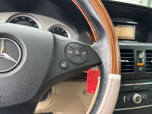 Used 2011 Mercedes-Benz GLK 350 4MATIC image 19
