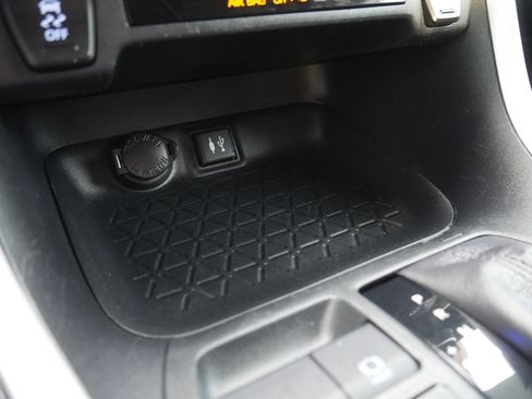 Used 2019 Toyota RAV4 LE w/ All Weather Liner Package AWD/4WD image 9