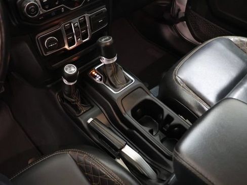 Used 2022 Jeep Wrangler Unlimited Sahara AWD/4WD image 33
