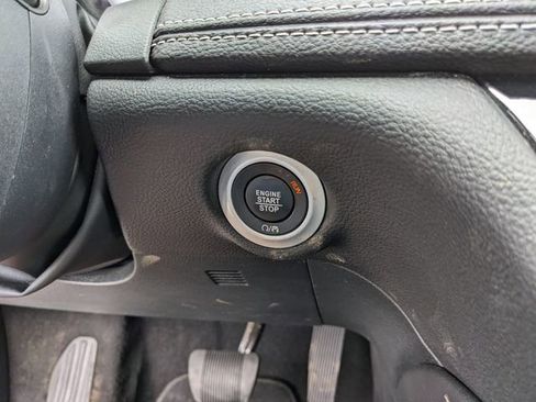 Used 2025 Chrysler Pacifica Limited image 31