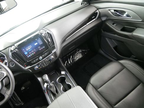 Certified 2022 Chevrolet Traverse LT image 11