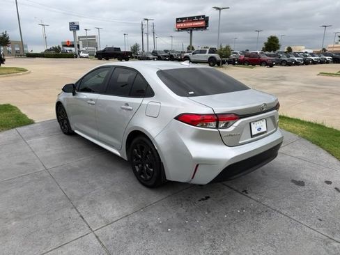 Used 2026 Toyota Corolla LE FWD image 5