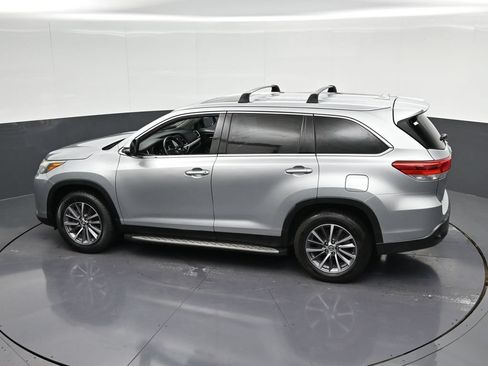 Used 2019 Toyota Highlander XLE FWD image 24