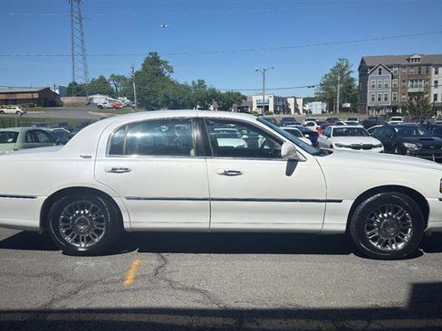 Used 2007 Lincoln Town Car Signature Limited RWD image 4