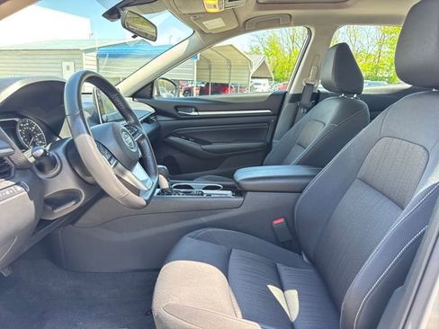 Used 2022 Nissan Altima 2.5 SV w/ SV Premium Package image 13