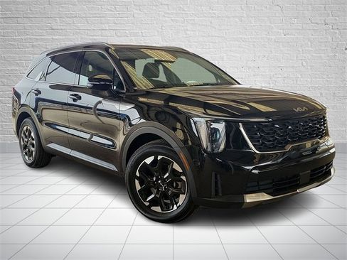 Used 2024 Kia Sorento S image 4