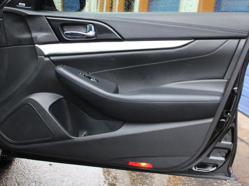 Used 2017 Nissan Maxima SR w/ Midnight Edition FWD image 46