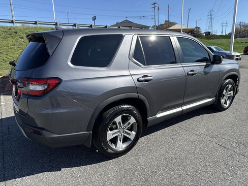 Certified 2025 Honda Pilot EX-L image 10