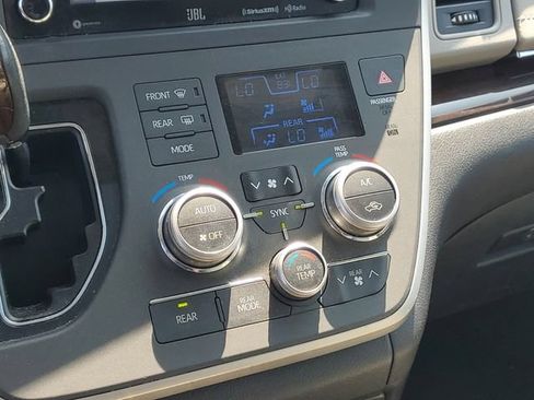 Used 2020 Toyota Sienna Limited Premium AWD/4WD image 28