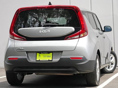 Used 2022 Kia Soul LX w/ Technology Package FWD image 4