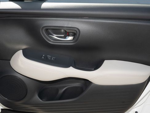 Certified 2024 Honda HR-V LX image 13