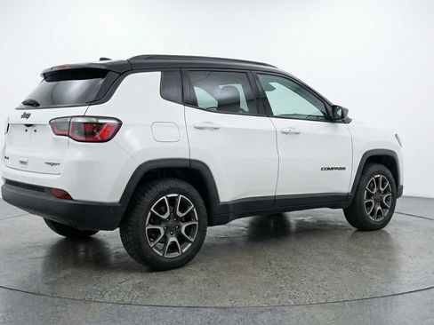 Used 2025 Jeep Compass Trailhawk w/ Trailer Tow Group AWD/4WD image 9