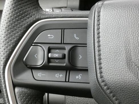 Used 2025 Toyota Tacoma TRD Off-Road AWD/4WD image 12