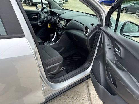 Used 2019 Chevrolet Trax LS w/ LPO, Protection Package AWD/4WD image 15
