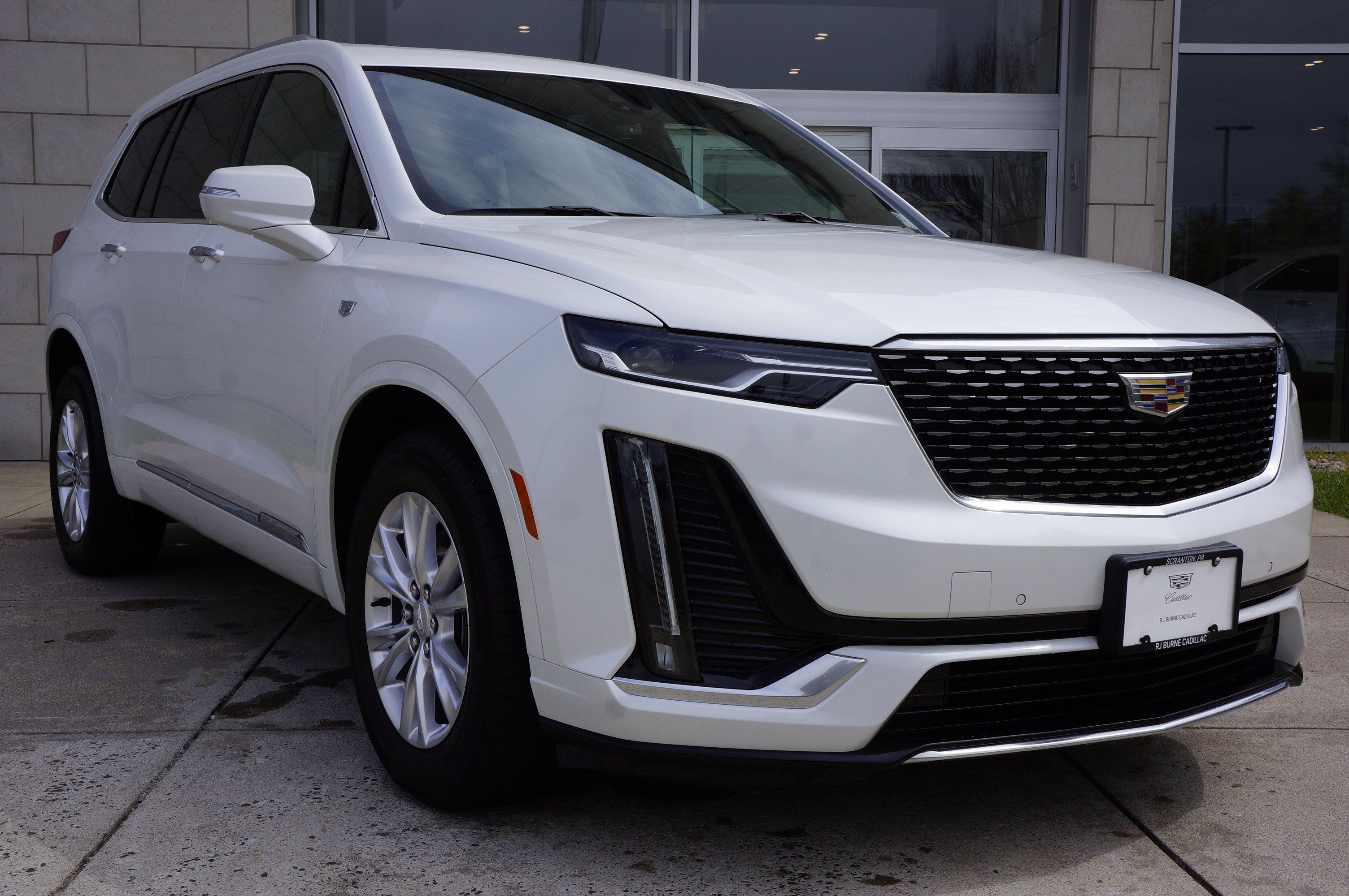 Used 2025 Cadillac XT6 Luxury AWD/4WD image 2