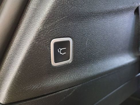 Used 2025 Chrysler Pacifica Select FWD image 36