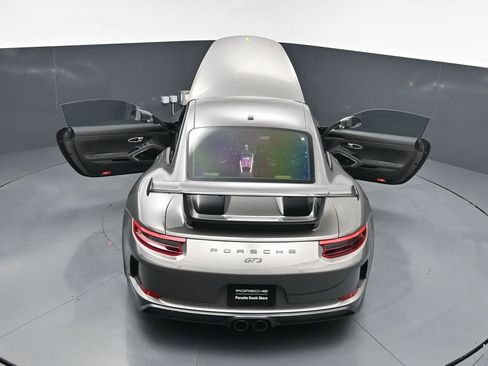 Used 2018 Porsche 911 GT3 RWD image 32