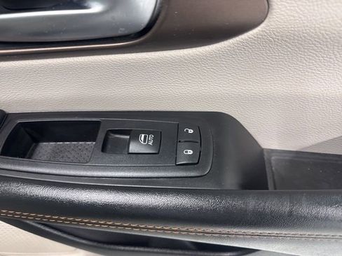 Used 2017 Chrysler Pacifica LX image 25