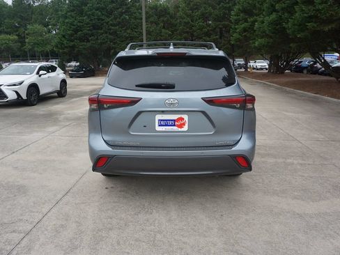 Used 2024 Toyota Highlander Limited FWD image 24