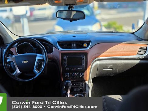 Used 2015 Chevrolet Traverse LT w/ Style and Technology Package image 18