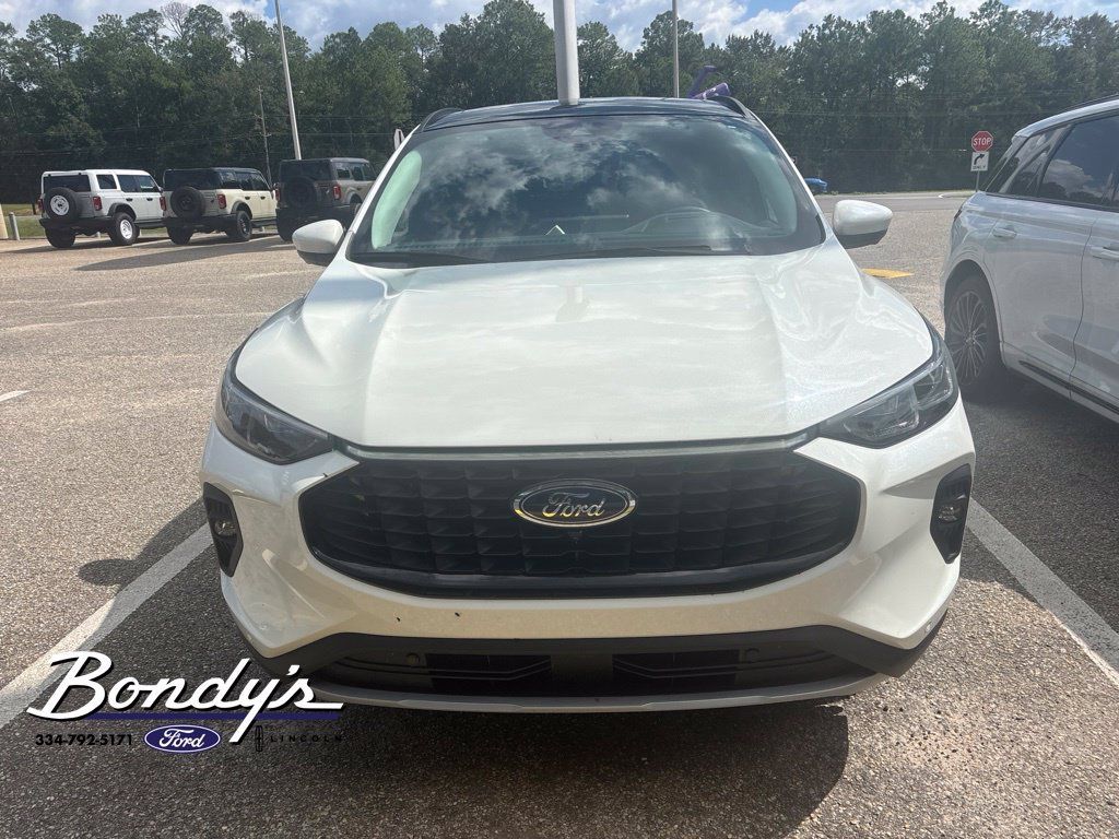 Used 2024 Ford Escape SE w/ PHEV Premium Package FWD image 2