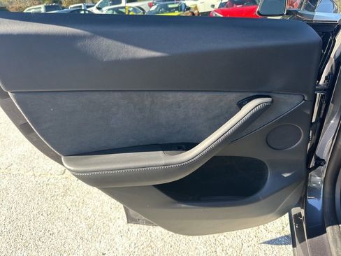 Used 2024 Tesla Model Y Standard Range image 28