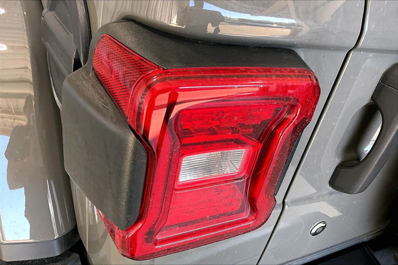Used 2020 Jeep Wrangler Rubicon AWD/4WD image 13