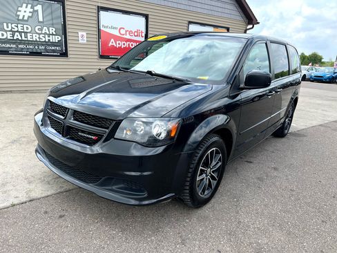 Used 2017 Dodge Grand Caravan SE image 1