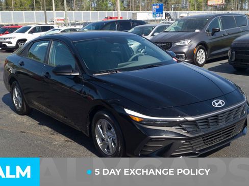 Used 2025 Hyundai Elantra SE image 4