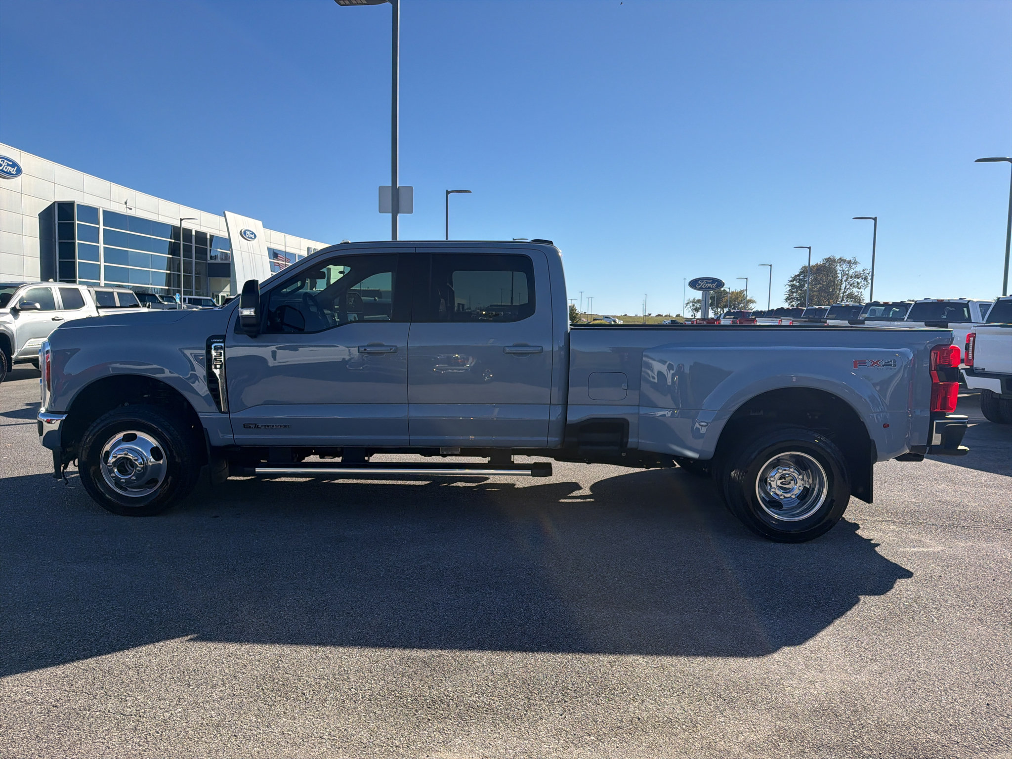 Used 2025 Ford F350 Lariat w/ FX4 Off-Road Package AWD/4WD image 8