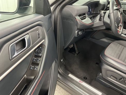 Used 2025 Ford Explorer ST-Line AWD/4WD image 18