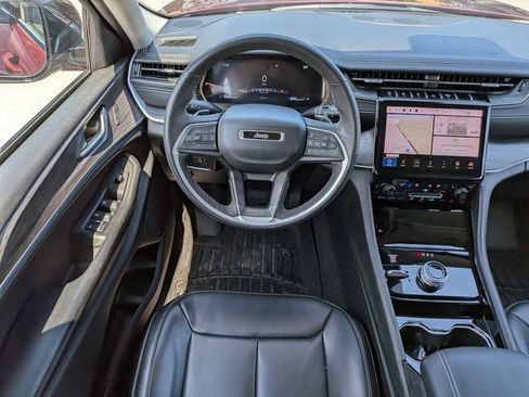 Used 2023 Jeep Grand Cherokee Limited w/ Luxury Tech Group II AWD/4WD image 16