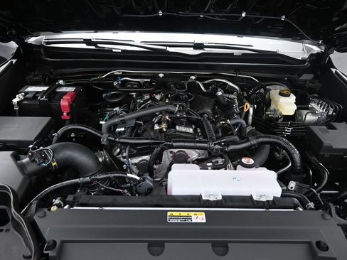Used 2025 Toyota Tacoma SR5 AWD/4WD image 25