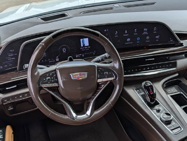 Used 2023 Cadillac Escalade Premium Luxury AWD/4WD image 11