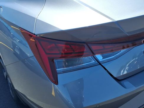 Certified 2023 Hyundai Elantra Limited FWD image 16