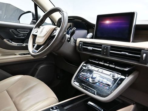 Used 2021 Lincoln Corsair Reserve AWD/4WD image 12