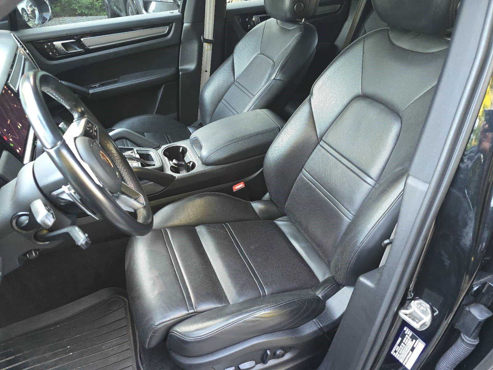 Used 2023 Porsche Cayenne Platinum Edition AWD/4WD image 11