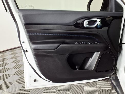 Used 2025 Jeep Compass Latitude w/ Altitude Special Edition image 16